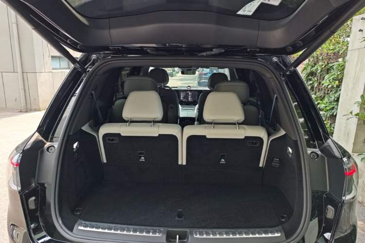 Used Hima AITO M9 2024 Range-Extended Max Edition 42 kWh 6-Seater Version Trunk
