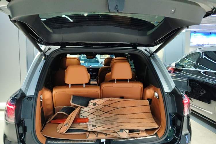 Used Hima AITO M9 2024 Range-Extended Ultra Version 42 kWh 6-Seater Model Trunk