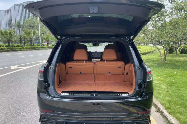 Used Hima AITO M9 2024 Range-Extended Ultra Version 42 kWh 6-Seater Model Trunk