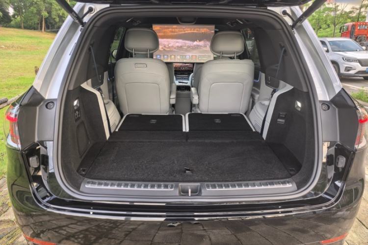 Used Hima AITO M9 2024 Range-Extended Ultra Version 52 kWh 6-Seater Model Trunk