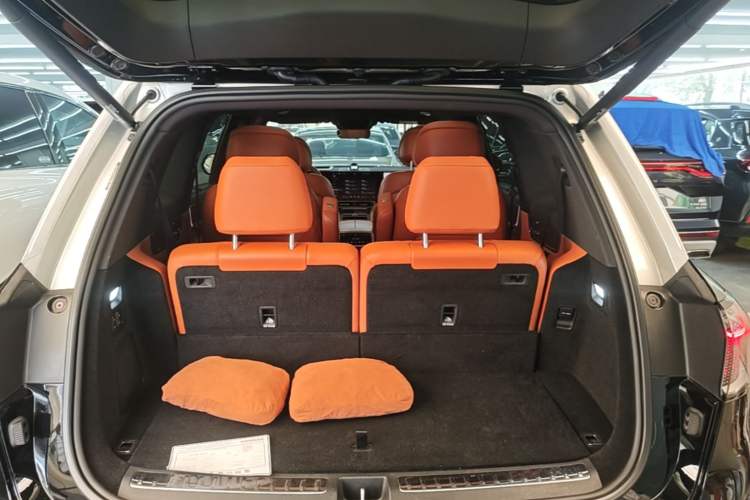 Used Hima AITO M9 2024 Range-Extended Max Edition 42 kWh 6-Seater Version Trunk