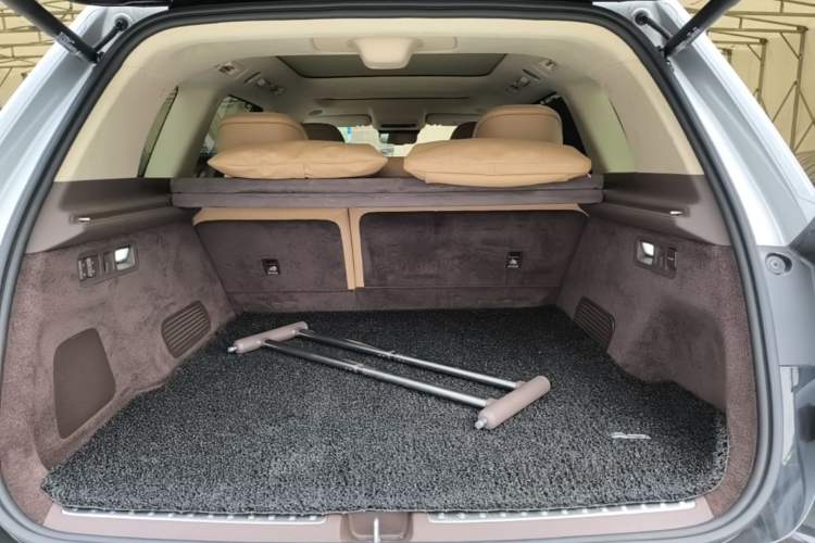 Used Hima AITO M9 2024 Range-Extended Ultra Version 52 kWh 5-Seater Model Trunk