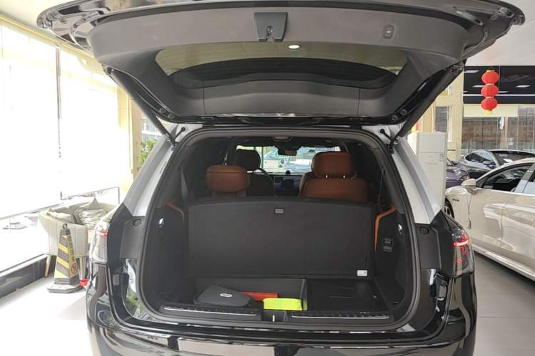 Used Hima AITO M9 2024 All-Electric Ultra Version 100 kWh 6-Seater Model Trunk