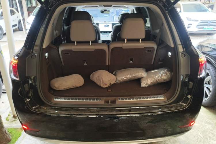 Used Hima AITO M9 2024 Range-Extended Ultra Version 52 kWh 6-Seater Model Trunk