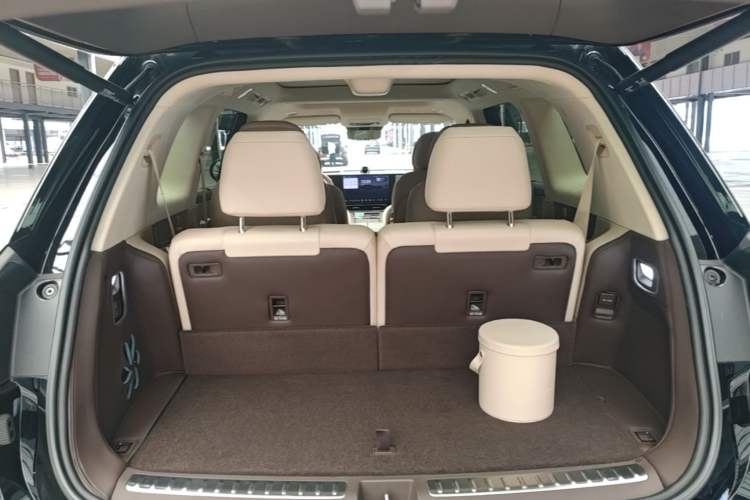 Used Hima AITO M9 2024 Range-Extended Ultra Version 42 kWh 6-Seater Model Trunk