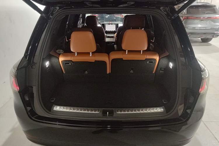 Used Hima AITO M9 2024 Range-Extended Ultra Version 42 kWh 6-Seater Model Trunk