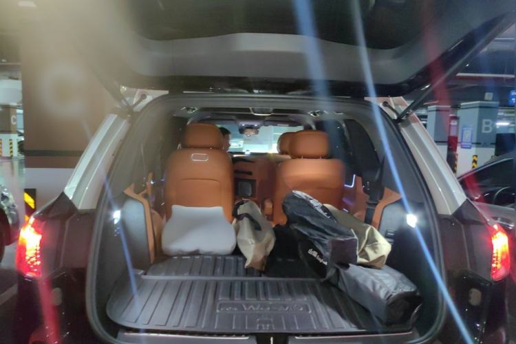 Used Hima AITO M9 2024 Range-Extended Ultra Version 42 kWh 6-Seater Model Trunk