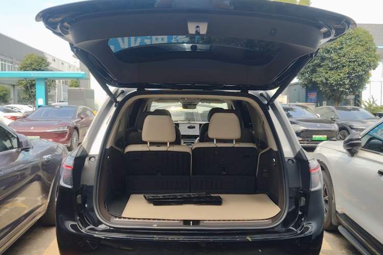 Used Hima AITO M9 2024 Range-Extended Ultra Version 42 kWh 6-Seater Model Trunk