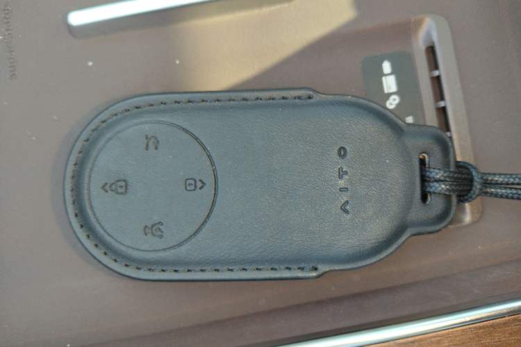 Used Hima AITO M9 2024 All-Electric Ultra Version 100 kWh 5-Seater Model Vehicle Key