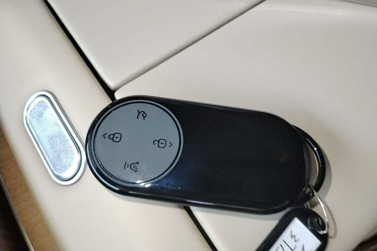 Used Hima AITO M9 2024 Range-Extended Ultra Version 42 kWh 6-Seater Model Vehicle Key