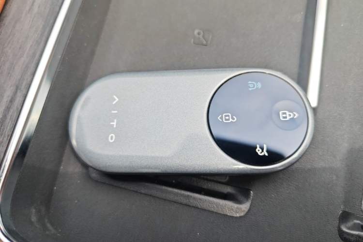 Used Hima AITO M9 2024 All-Electric Ultra Version 100 kWh 6-Seater Model Vehicle Key