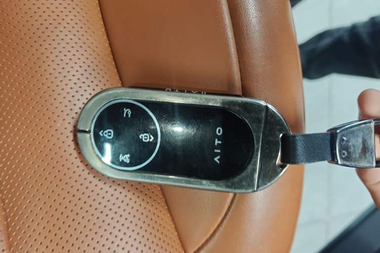 Used Hima AITO M9 2024 Range-Extended Ultra Version 42 kWh 6-Seater Model Vehicle Key