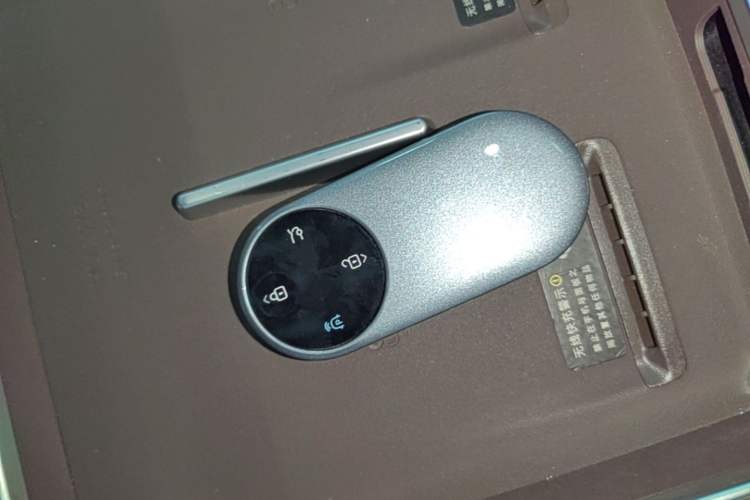 Used Hima AITO M9 2024 Range-Extended Ultra Version 42 kWh 6-Seater Model Vehicle Key