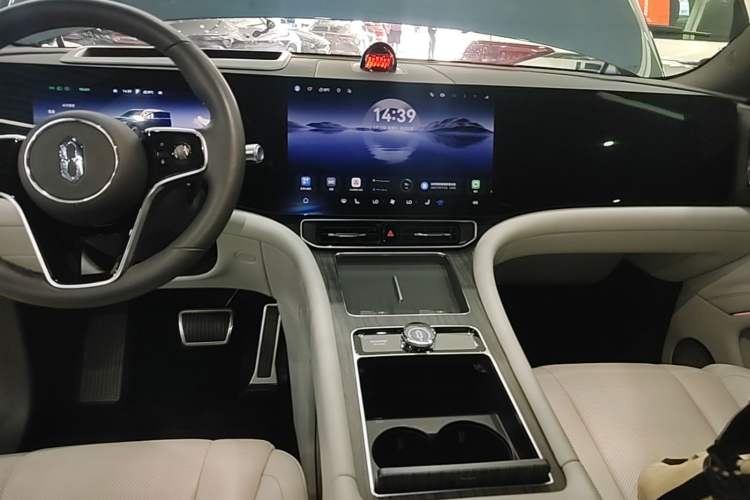 Used Hima AITO M9 2024 Range-Extended Ultra Version 42 kWh 6-Seater Model Audio And AC Panel