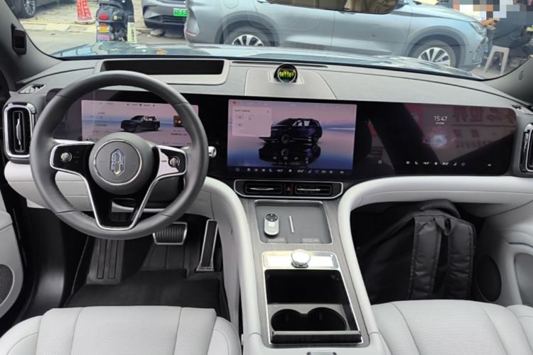 Used Hima AITO M9 2024 Range-Extended Ultra Version 42 kWh 6-Seater Model Center Console