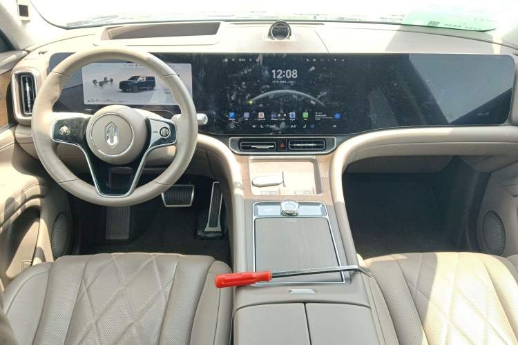 Used Hima AITO M9 2024 Range-Extended Ultra Version 52 kWh 5-Seater Model Center Console
