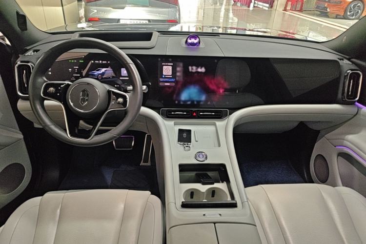 Used Hima AITO M9 2024 Range-Extended Ultra Version 42 kWh 6-Seater Model Center Console