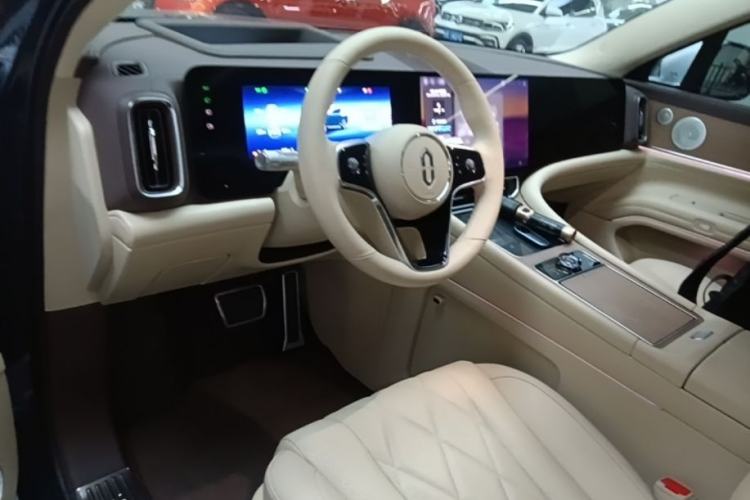 Used Hima AITO M9 2024 Range-Extended Ultra Version 42 kWh 6-Seater Model Center Console