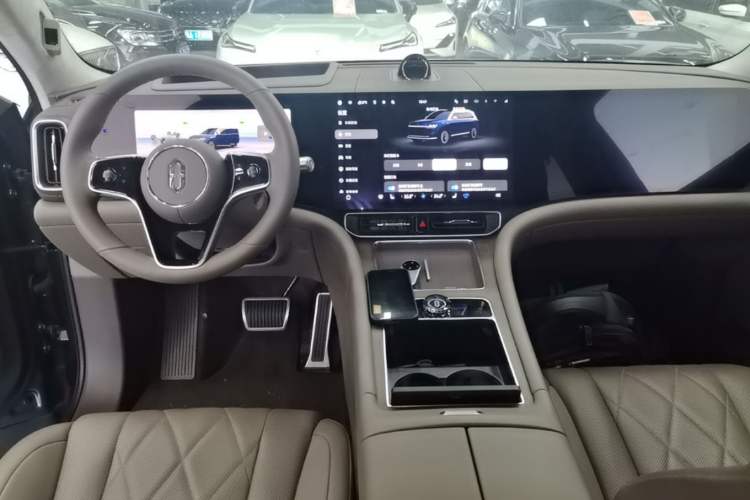 Used Hima AITO M9 2024 Range-Extended Ultra Version 42 kWh 6-Seater Model Center Console