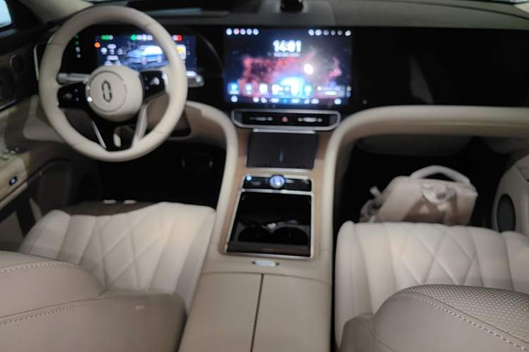 Used Hima AITO M9 2024 Range-Extended Ultra Version 52 kWh 6-Seater Model Center Console