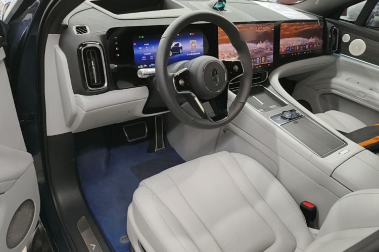 Used Hima AITO M9 2024 Range-Extended Ultra Version 42 kWh 6-Seater Model Center Console