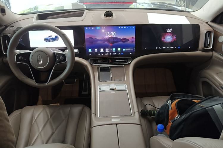 Used Hima AITO M9 2024 Range-Extended Max Edition 52 kWh 5-Seater Version Center Console