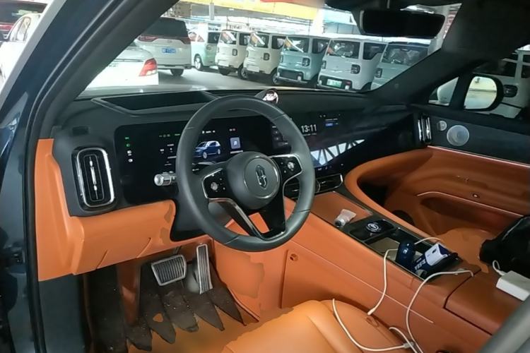 Used Hima AITO M9 2024 Range-Extended Ultra Version 42 kWh 6-Seater Model Center Console