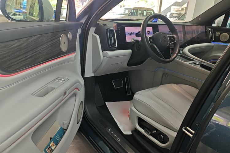 Used Hima AITO M9 2024 Range-Extended Ultra Version 42 kWh 6-Seater Model Driver Seat