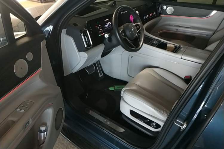 Used Hima AITO M9 2024 Range-Extended Ultra Version 42 kWh 6-Seater Model Driver Seat