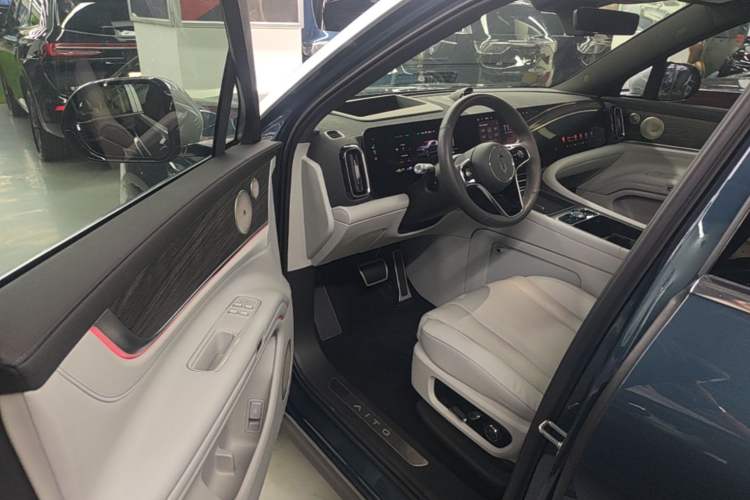 Used Hima AITO M9 2024 Range-Extended Ultra Version 42 kWh 6-Seater Model Driver Seat