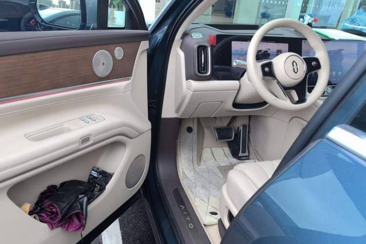 Used Hima AITO M9 2024 Range-Extended Ultra Version 42 kWh 6-Seater Model Driver Seat