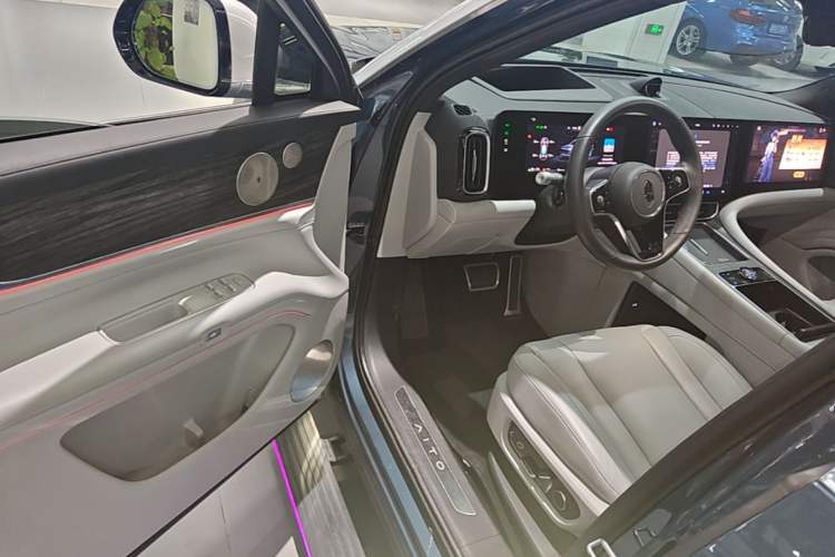 Used Hima AITO M9 2024 Range-Extended Ultra Version 42 kWh 6-Seater Model Driver Seat