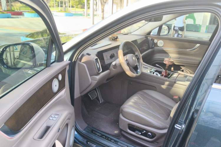 Used Hima AITO M9 2024 Range-Extended Ultra Version 52 kWh 5-Seater Model Driver Seat