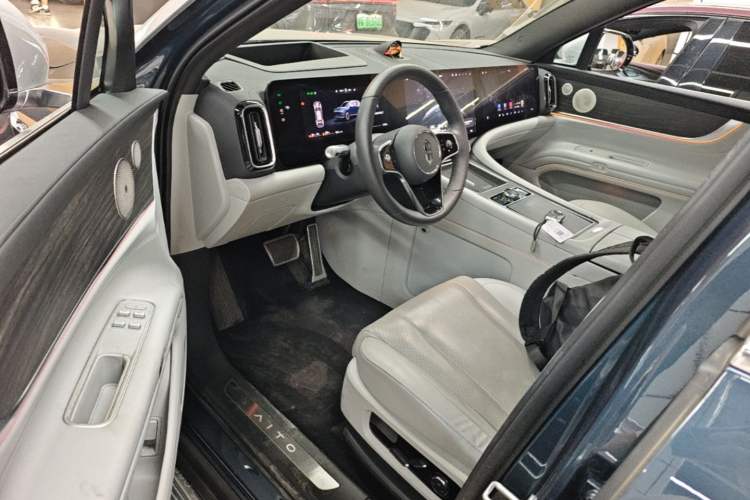 Used Hima AITO M9 2024 Range-Extended Ultra Version 42 kWh 6-Seater Model Driver Seat