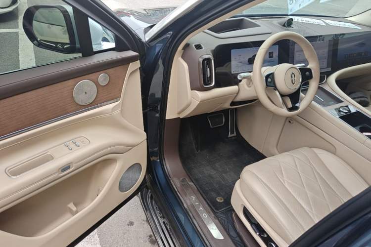 Used Hima AITO M9 2024 Range-Extended Ultra Version 42 kWh 6-Seater Model Driver Seat