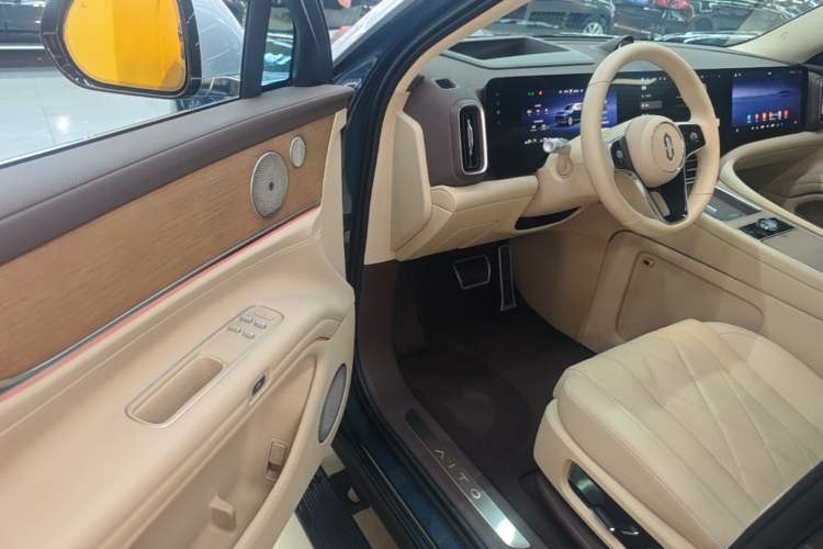 Used Hima AITO M9 2024 Range-Extended Ultra Version 42 kWh 6-Seater Model Driver Seat