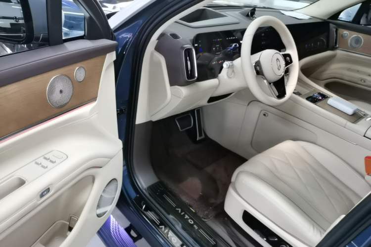 Used Hima AITO M9 2024 Range-Extended Ultra Version 42 kWh 6-Seater Model Driver Seat