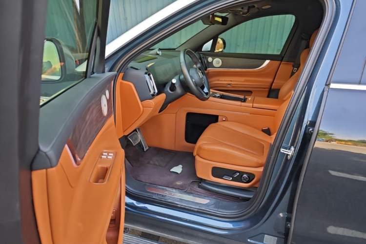 Used Hima AITO M9 2024 Range-Extended Ultra Version 42 kWh 6-Seater Model Driver Seat