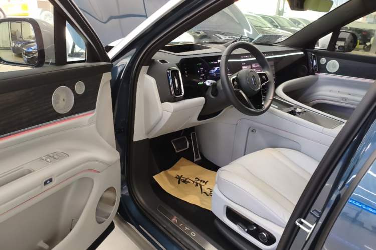 Used Hima AITO M9 2024 Range-Extended Ultra Version 42 kWh 6-Seater Model Driver Seat