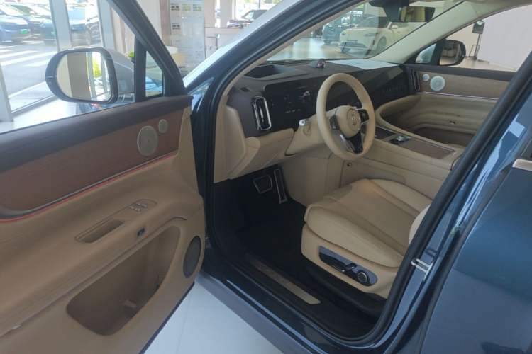 Used Hima AITO M9 2024 Range-Extended Ultra Version 42 kWh 6-Seater Model Driver Seat
