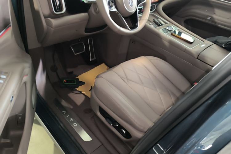 Used Hima AITO M9 2024 Range-Extended Ultra Version 42 kWh 6-Seater Model Driver Seat