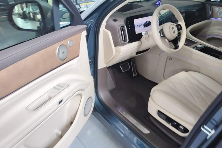 Used Hima AITO M9 2024 All-Electric Ultra Version 100 kWh 6-Seater Model Driver Seat