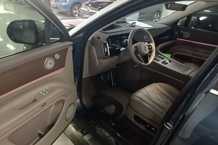 Used Hima AITO M9 2024 Range-Extended Max Edition 52 kWh 6-Seater Version Driver Seat