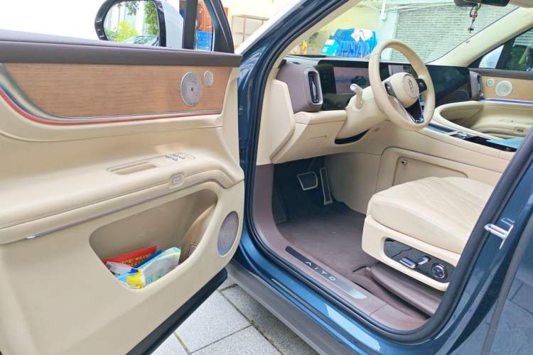 Used Hima AITO M9 2024 All-Electric Ultra Version 100 kWh 6-Seater Model Driver Seat