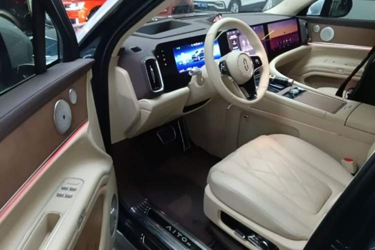 Used Hima AITO M9 2024 Range-Extended Ultra Version 42 kWh 6-Seater Model Driver Seat