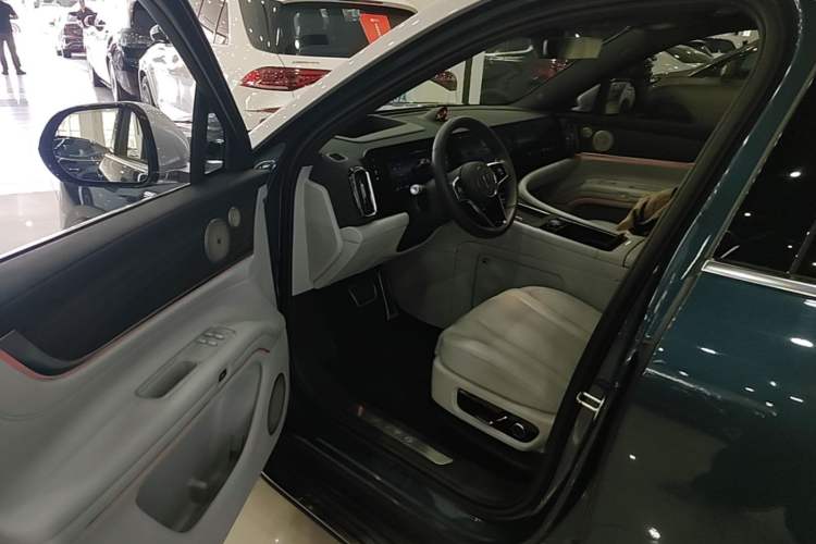Used Hima AITO M9 2024 Range-Extended Ultra Version 42 kWh 6-Seater Model Driver Seat