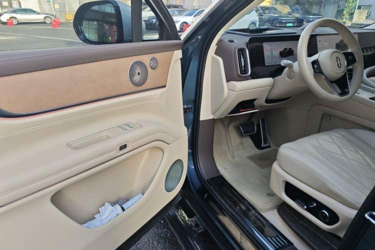 Used Hima AITO M9 2024 Range-Extended Ultra Version 52 kWh 6-Seater Model Driver Seat