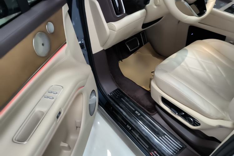 Used Hima AITO M9 2024 Range-Extended Ultra Version 42 kWh 6-Seater Model Driver Seat