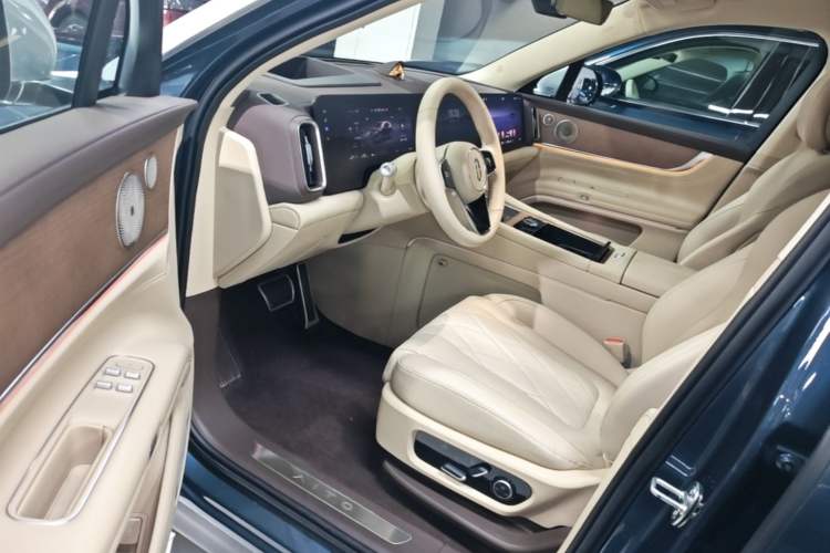 Used Hima AITO M9 2024 Range-Extended Ultra Version 52 kWh 6-Seater Model Driver Seat