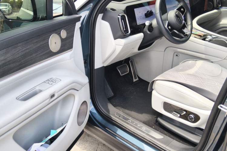 Used Hima AITO M9 2024 All-Electric Max Version 100 kWh 6-Seater Driver Seat